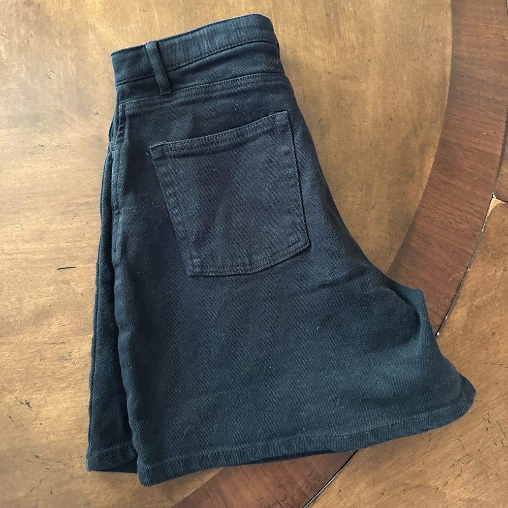 Wilfred Free Aritzia High Rise Shorts, size 4